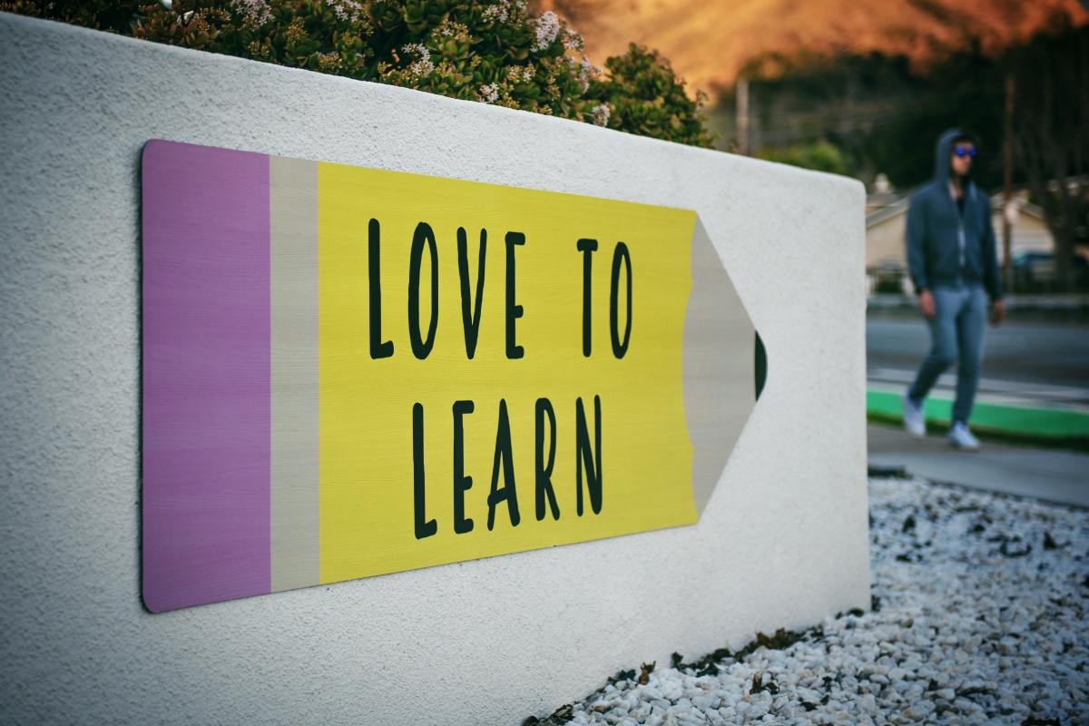 A picture about learning by Tim Mossholder: https://unsplash.com/photos/WE_Kv_ZB1l0